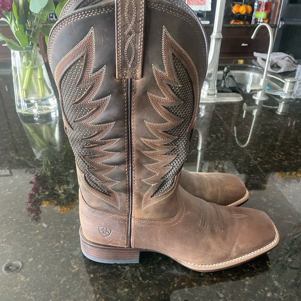 Ariat boots size 11.